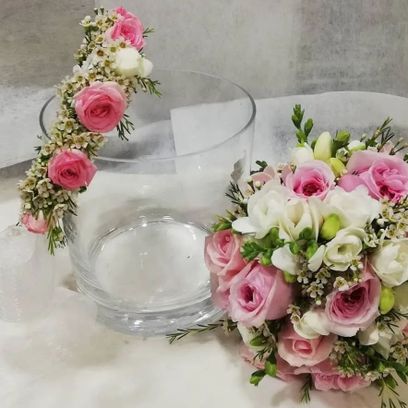 centro de mesa de flores rosas